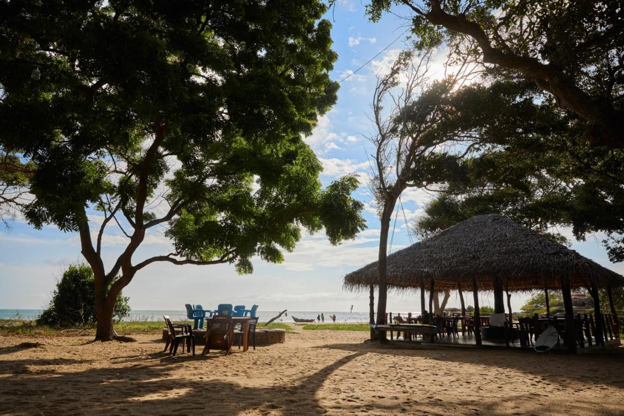 Water Edge Hotel & Restaurant Arugam Bay Bagian luar foto