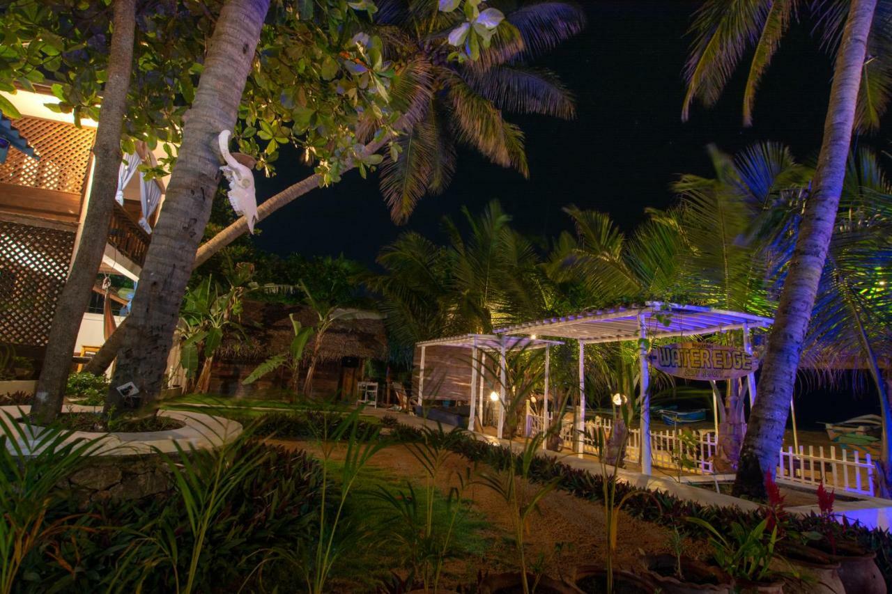 Water Edge Hotel & Restaurant Arugam Bay Bagian luar foto