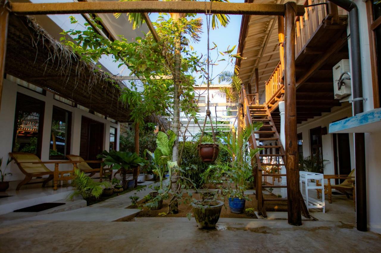 Water Edge Hotel & Restaurant Arugam Bay Bagian luar foto