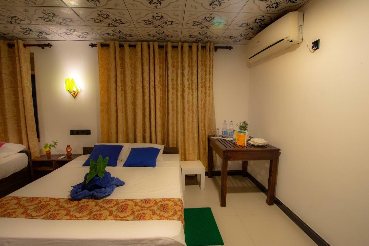 Water Edge Hotel & Restaurant Arugam Bay Bagian luar foto