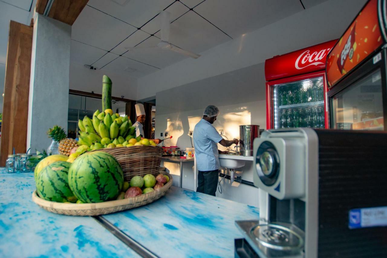 Water Edge Hotel & Restaurant Arugam Bay Bagian luar foto