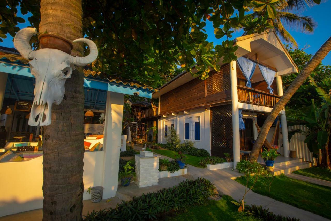 Water Edge Hotel & Restaurant Arugam Bay Bagian luar foto