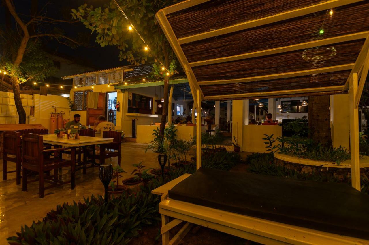 Water Edge Hotel & Restaurant Arugam Bay Bagian luar foto