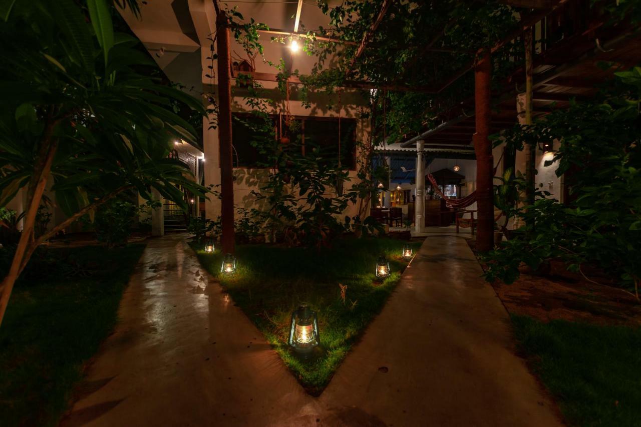Water Edge Hotel & Restaurant Arugam Bay Bagian luar foto